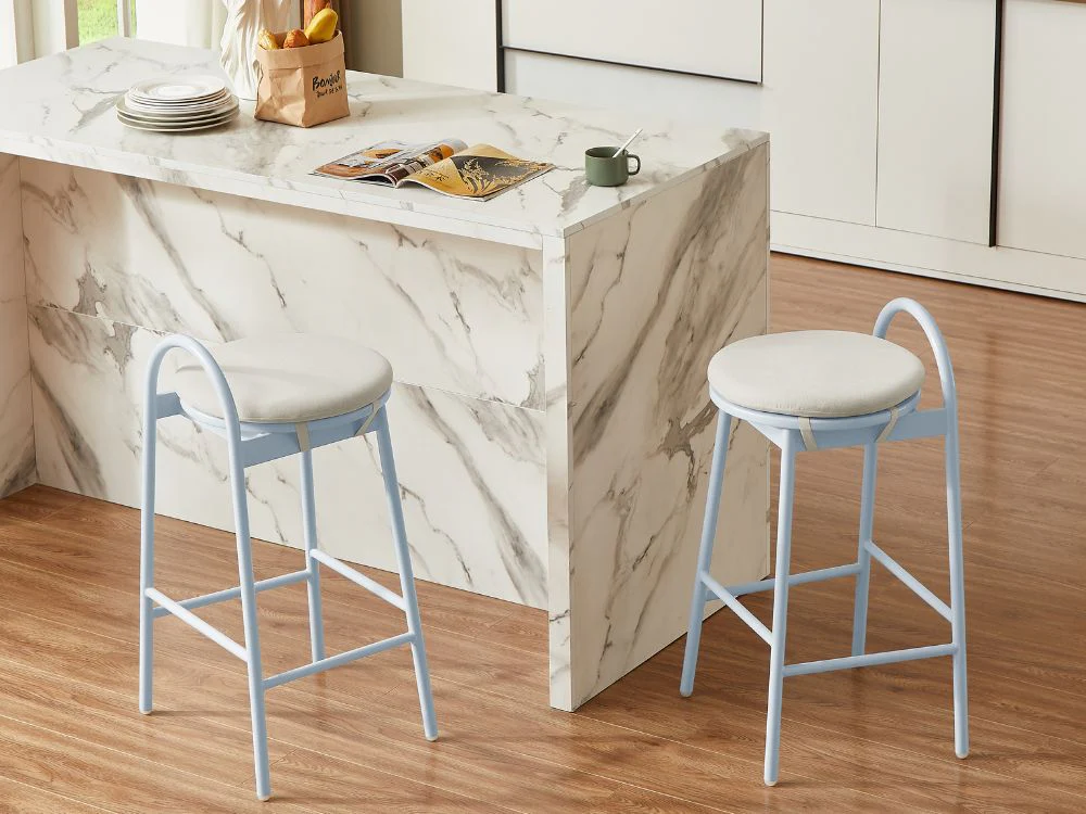Alice Barstool - Image 2