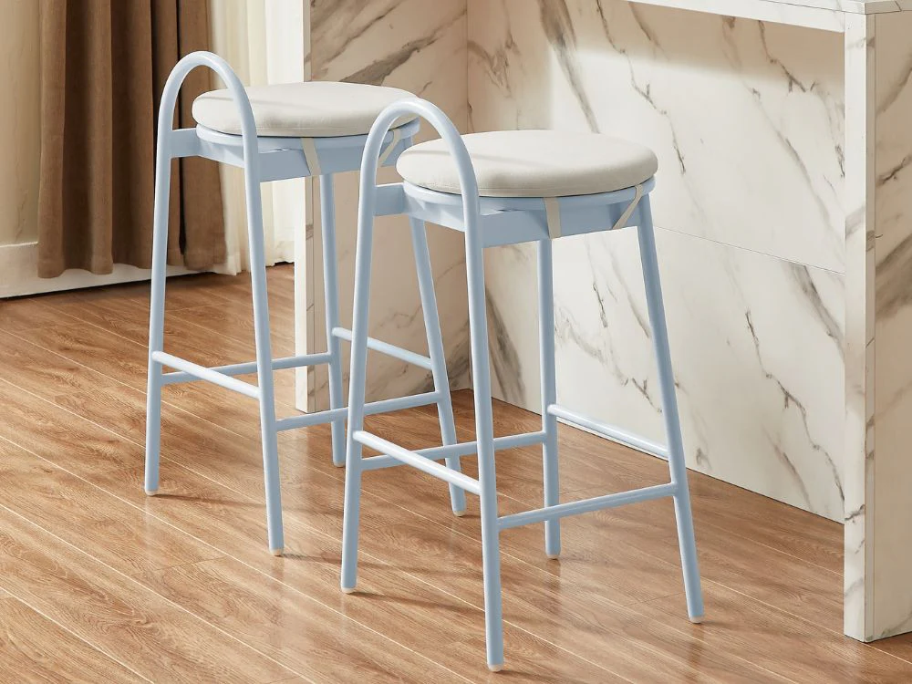 Alice Barstool - Image 3
