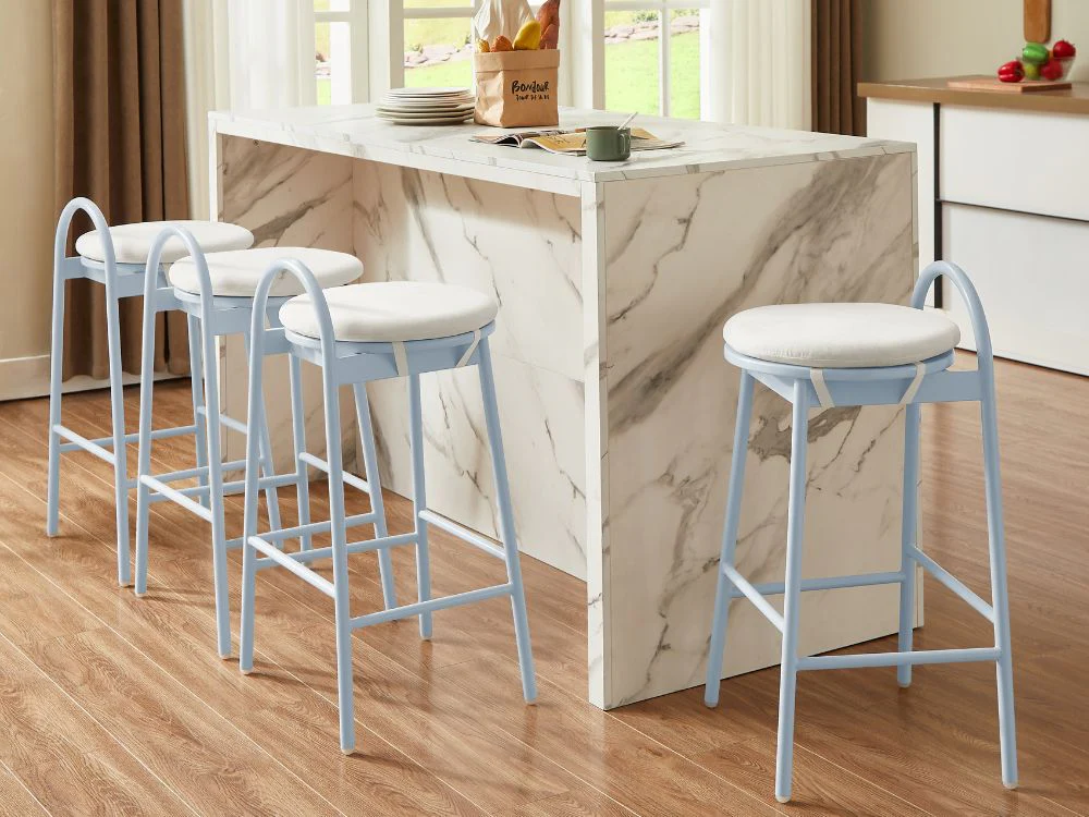 Alice Barstool - Image 4