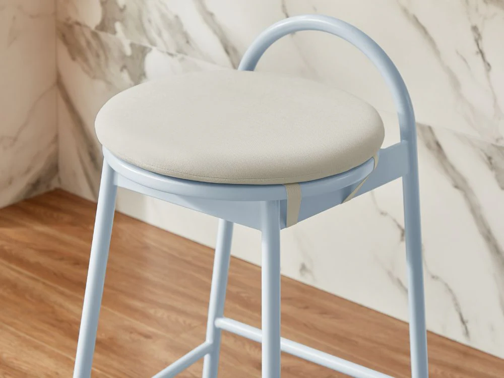 Alice Barstool - Image 6